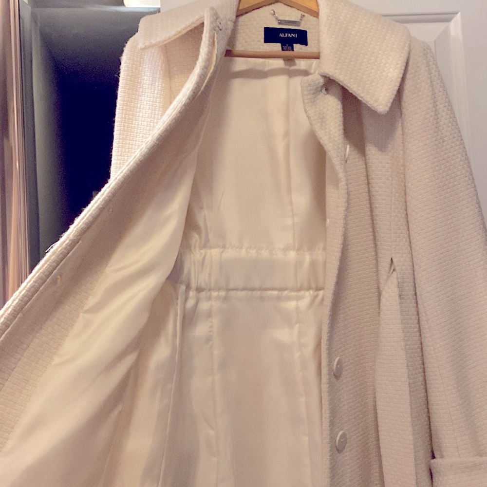 Beautiful lined wool cream coat in perfect condition worn once - Picture 3 of 3
